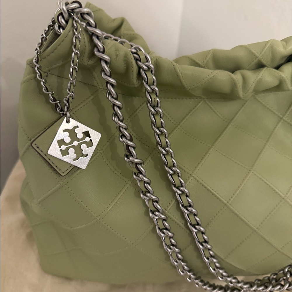 TORY BURCH GREEN FLEMING SOFT HOBO BAG - Picture 3 of 9